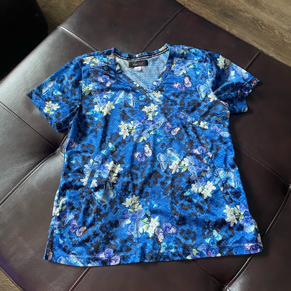 LOT of 3 scrub tops SZ M